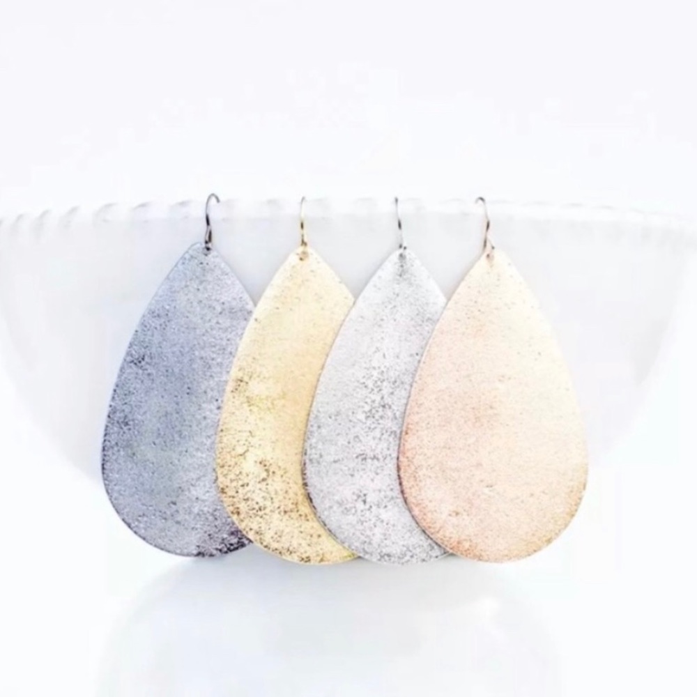 ⚡️Bundle 3 for $20⚡️Metal teardrop earrings